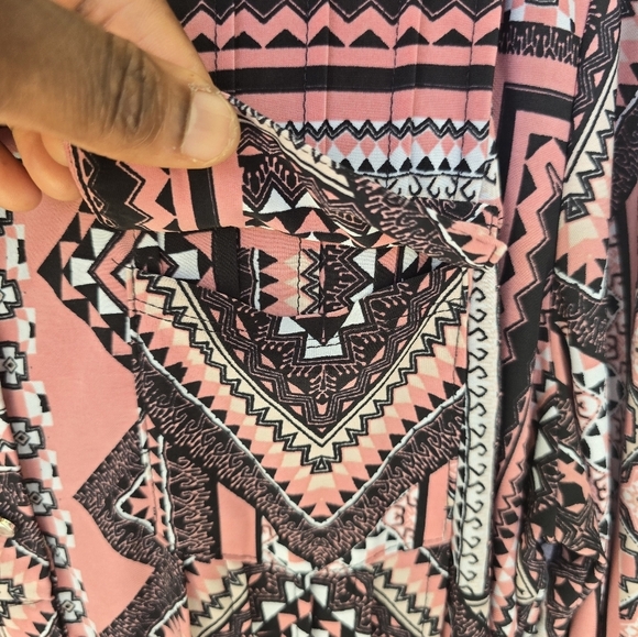 Cocomo Women's Patterned Tunic Top 3X Pink Black Pleated Front Roll Tab Sleeves - Picture 8 of 13